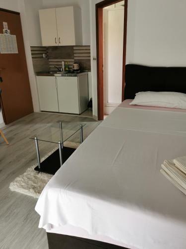 Apartmani I Kamp Turanj-?amuga
