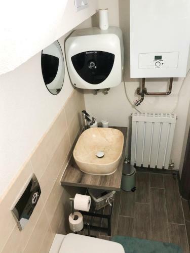 Ultra Central Apartment, Free Parking Oradea - Stray Cats