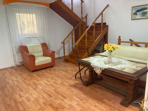 Ultracentral Apartment Near Moscovitz Palace