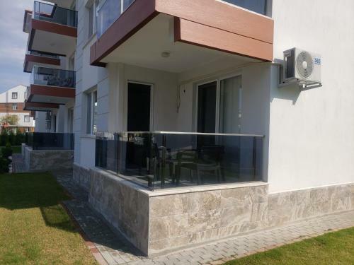 Lovely 1 Bedroom Apartment With Swimming Pool