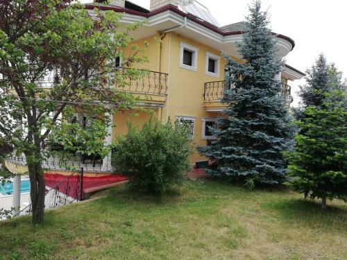 Trabzon Manzaral? Havuzlu Villa