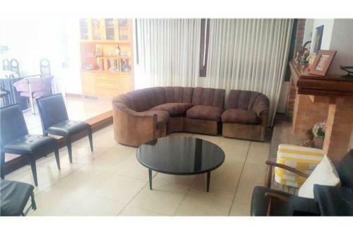 4-bedroom Villa W/ Swimming Pool, 50 Mins From Bue