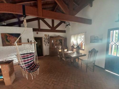 Casa de Artista A Beira Da Represa