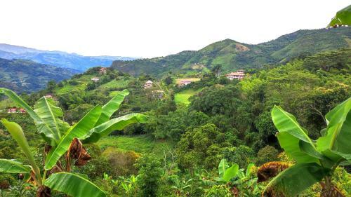 Acogedora Casa de Campo Con Vista A La Monta�a