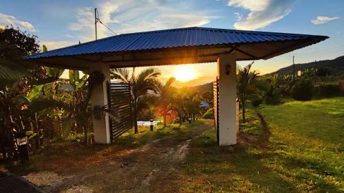 Acogedora Casa de Campo Con Vista A La Monta�a