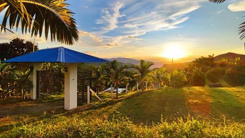 Acogedora Casa de Campo Con Vista A La Monta�a