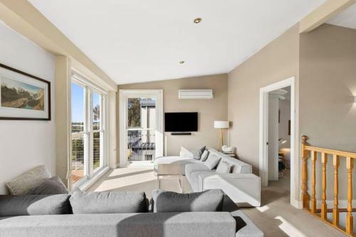 Waterview- Queenscliff, Bay Views, Pet Friendly
