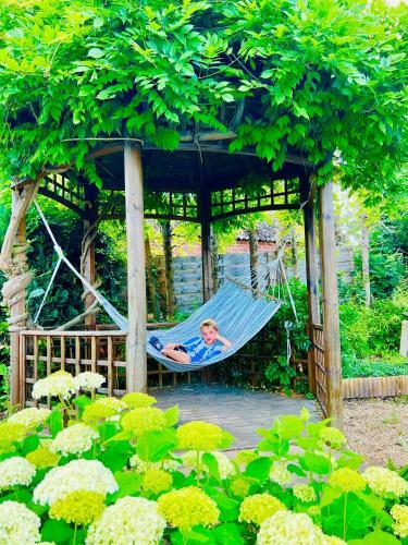 Juste � C�t�, Maison de Caract�re Avec Piscine