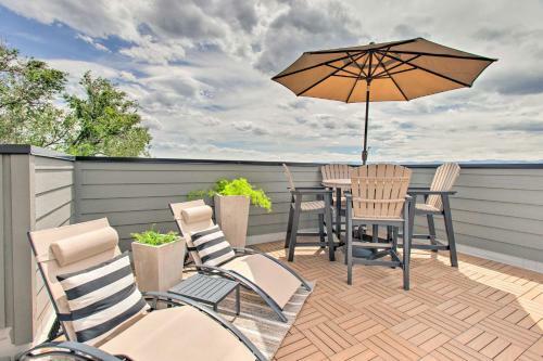 Englewood Townhome With Sweeping Mountain Views