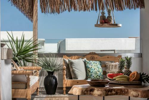 Khroma Luxury Suite 2 Beach Front Apartment