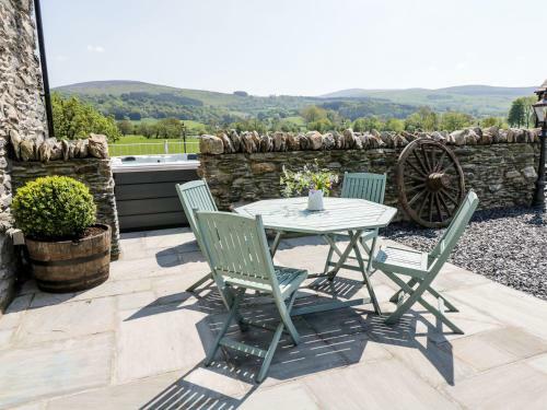 The Granary Dee Valley Escape With Hot Tub