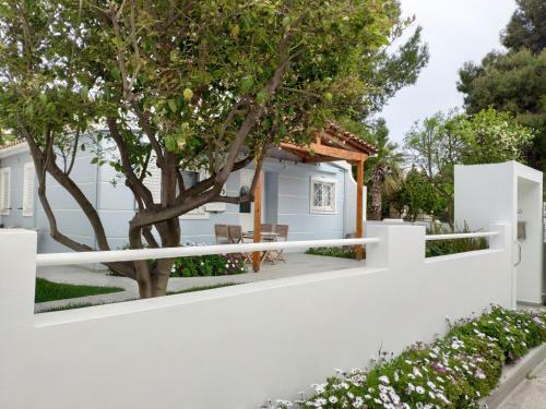 Alykes House Near The Sea