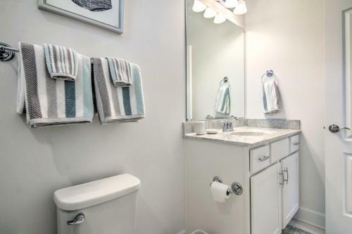 Modern Vacation Home - 4 Mi To Bethany Beach!