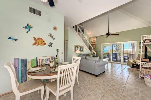 Beach House On Bay - 303 North Bay Blvd