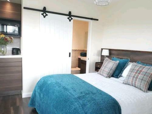 Wood Fired Hot Tub - 1 Bed Rural Retreat