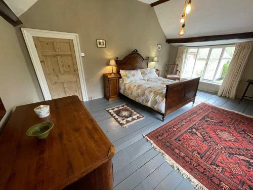 Lovely Thatched House In The Devon Countryside