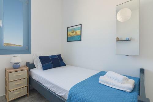 Apartment Overlooking The Sea In Paros