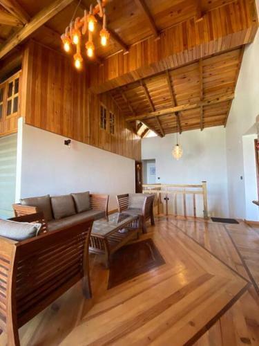 Cliffside Manor, Satkhol, Mukteshwar By Earthaa Escapes