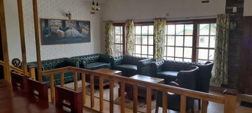 Cliffside Manor, Satkhol, Mukteshwar By Earthaa Escapes
