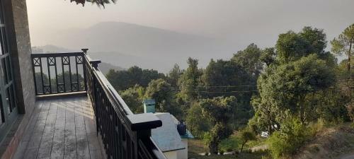 Cliffside Manor, Satkhol, Mukteshwar By Earthaa Escapes
