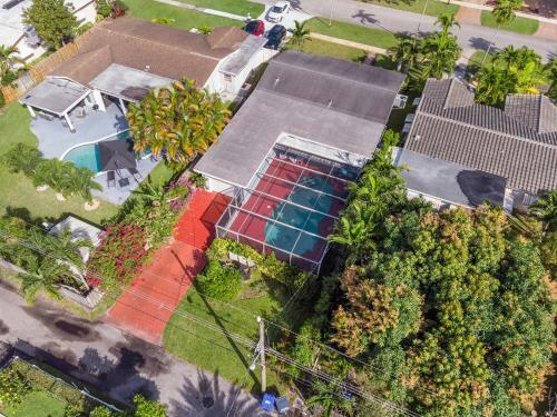 Gorgeous 3 Bdr, Amazing Bbq Area, Pool And More