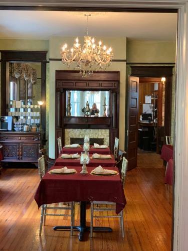 Hoyt House Luxury Bed & Breakfast