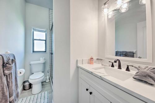 Modern Cape Coral Home Private Lanai And Pool!