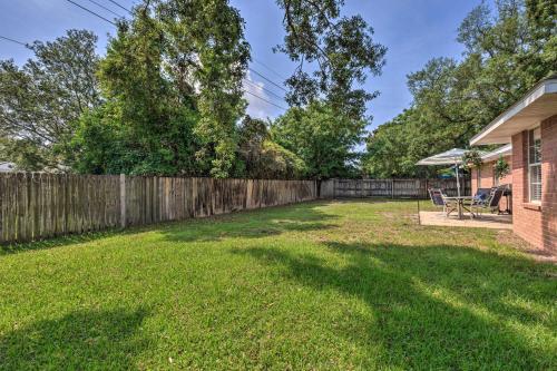Modern Gulf Breeze Getaway Patio, Near Beach