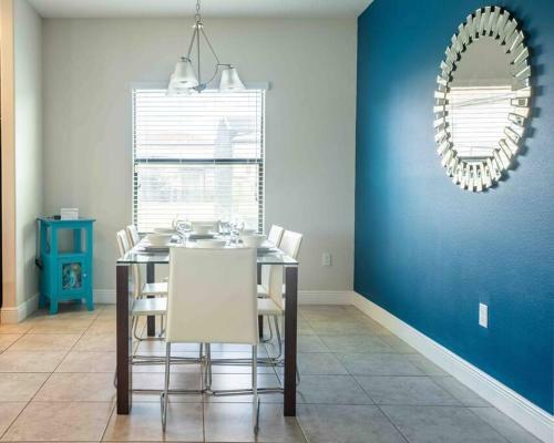 Spacious 6bdrm Villa Near All The Attractions!!