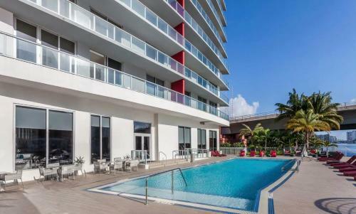 Modern Resort Pool Resort Modern Apartment 2 Br 2 Br Poo