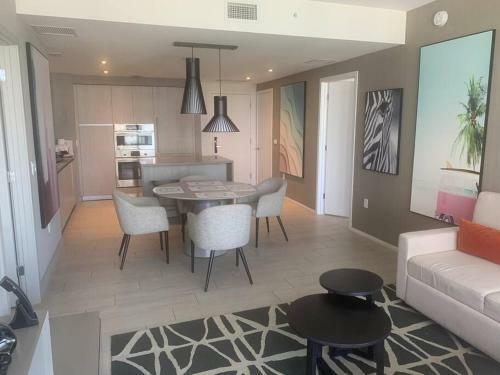 Luxury Apartment- Hyde Beach House Resort