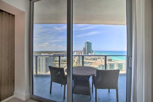 Hollywood Apartment - Balcony With Ocean Views!