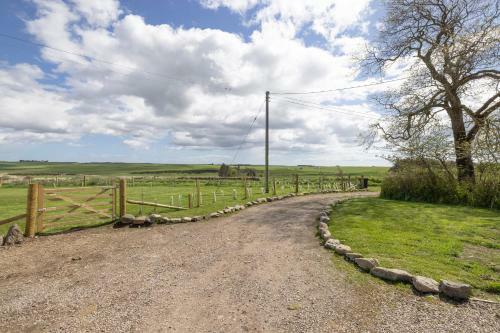 Altido Gorgeous Cottage With Garden & Great Views