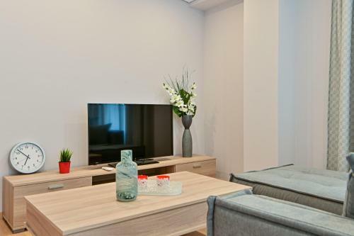 Charming Apartment With A Sea View Terrace (F1)