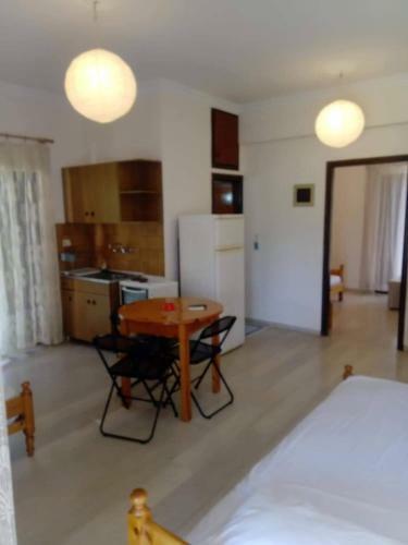 Rousetis Apartments