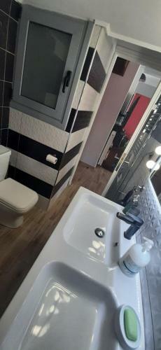 Stylish Apartment Close To Rafina Port