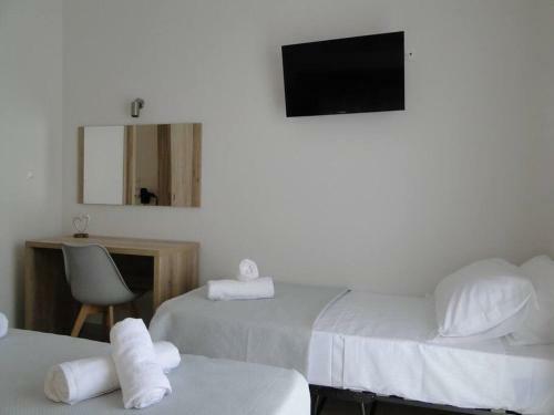 Chrysanthe's Apartments No4