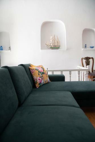 Caviro - Traditional Stone House In Chora