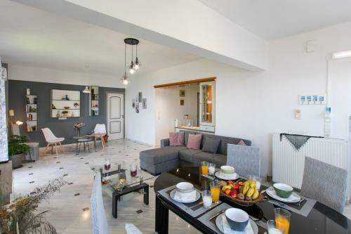 Irinis Sea View House