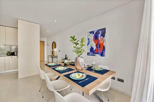 Luxorious Beachside Apartment With Pool