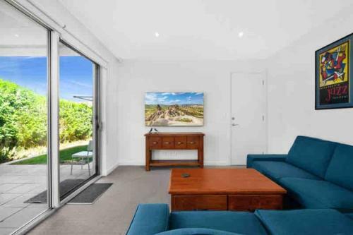Karibu Beach Retreat- Panoramic Sea Views 4 Bdrms