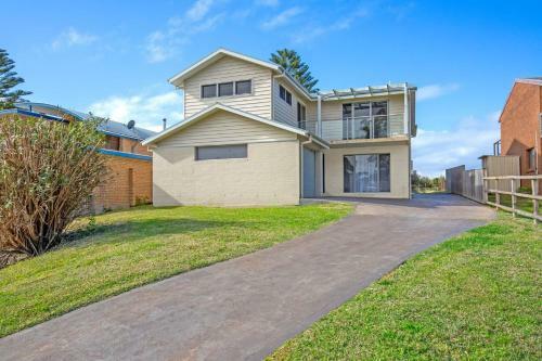 Watermans - Pet Friendly - 1 Min Walk To Beach