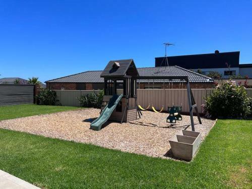 Oriana Grande- 5 Bdrm Sleeps 14 Beach View Wifi