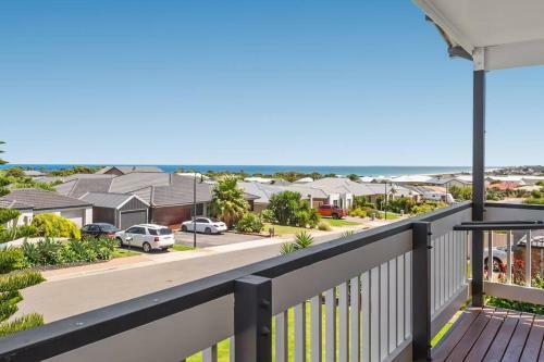 Oriana Grande- 5 Bdrm Sleeps 14 Beach View Wifi