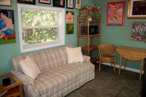 Moon Dreams Cottage - Pet Friendly