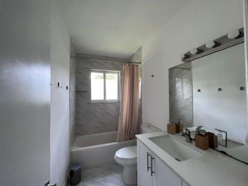 Beach House Bungalow With Pool North Miami Beach