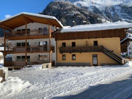 Pretty Apartment In L�ngenfeld With Garden