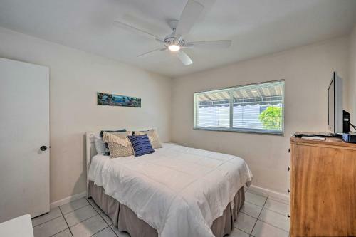 Bright Family Home, Walk To Vanderbilt Beach!