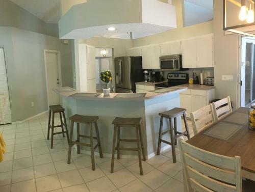 Pure Paradise - Private Villa With Heated Pool - Sleeps 8