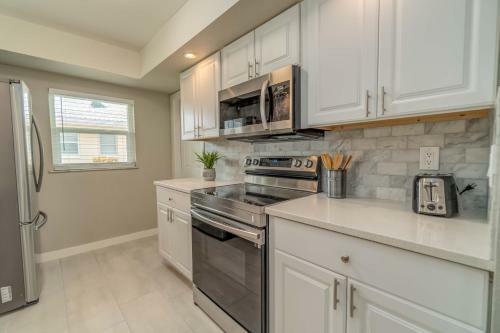 Florida Oasis - Private Dog Friendly Villa With Solar Pool - Sleeps 6